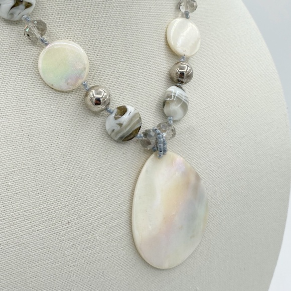 Mother of Pearl Teardrop Pendant Glass Beaded Necklace - Picture 3 of 7